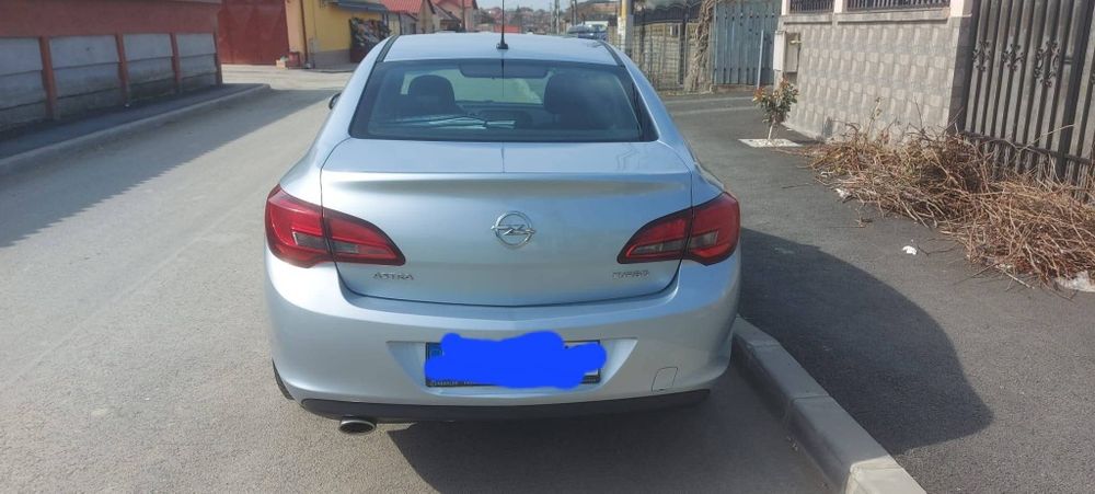 Vând Opel Astra j