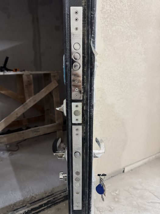 Наружная дверь . Проем 90