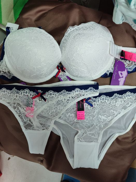 Комплект новый 80с, 80B тройка ( трусики +стринги )