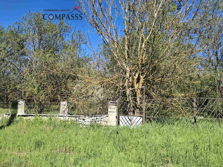 с. Градини, Общ. Ген. Тошево, къща с дворно място – 6500евро!