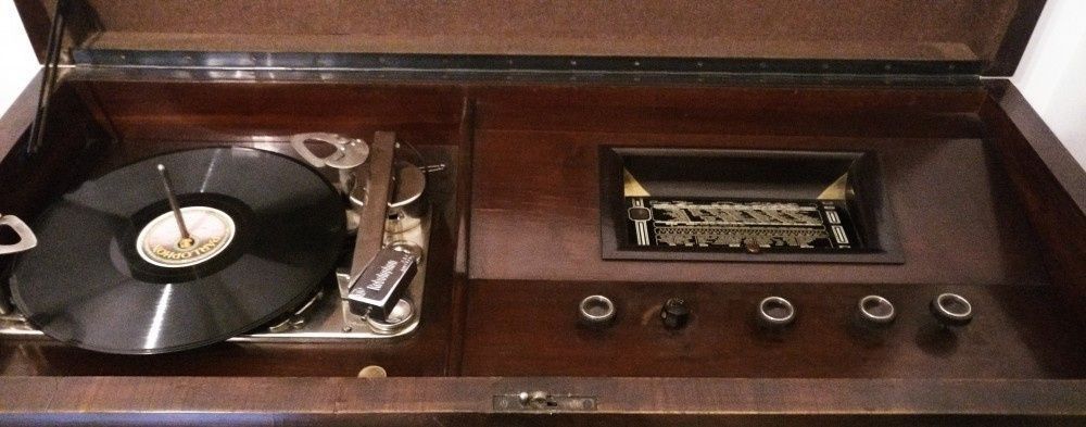 Radio vechi pe lampi