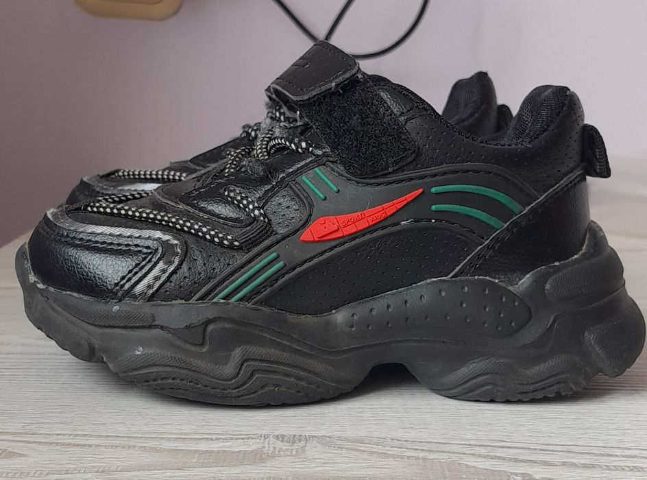 Детская обувь на мальчика.