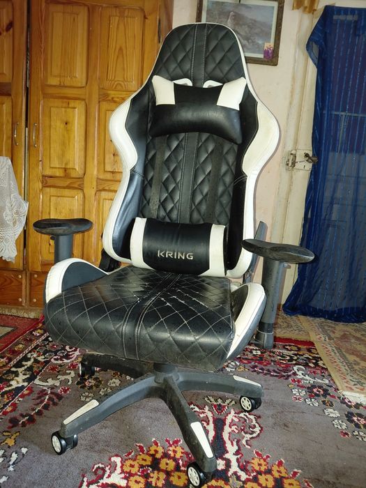 Scaun de gaming Kring – Ergonomic, design alb-negru, perne pentru cap și lombar incluse