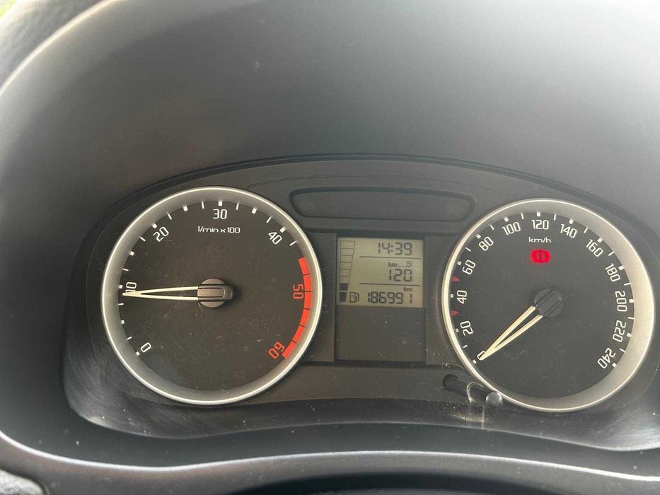 SKODA Fabia 2009 — imagine 3