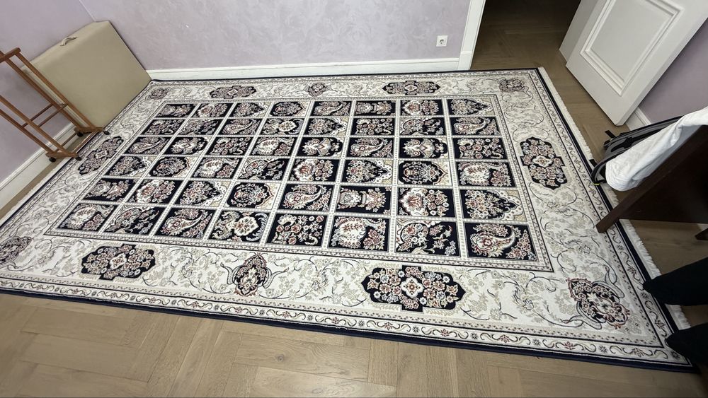 Ковёр в отличном состоянии