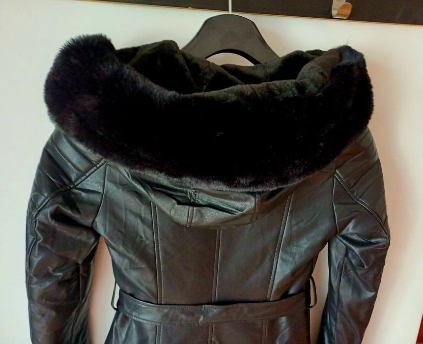 Geaca noua cu eticheta, îmblănita,  din  piele ecologica, eleganta , S