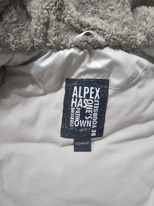 Продам зимнюю куртку на девочку