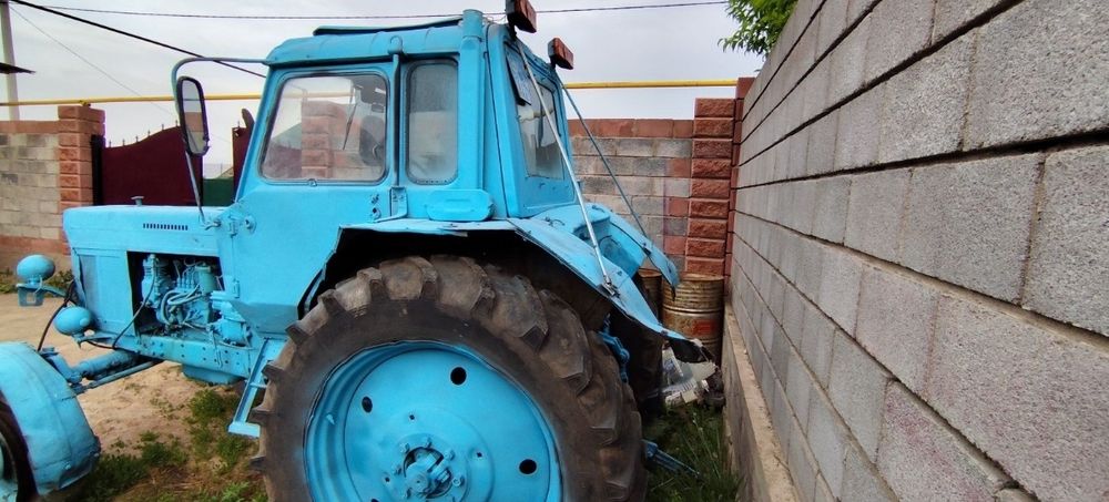 Трактор мтз 80 на ходу