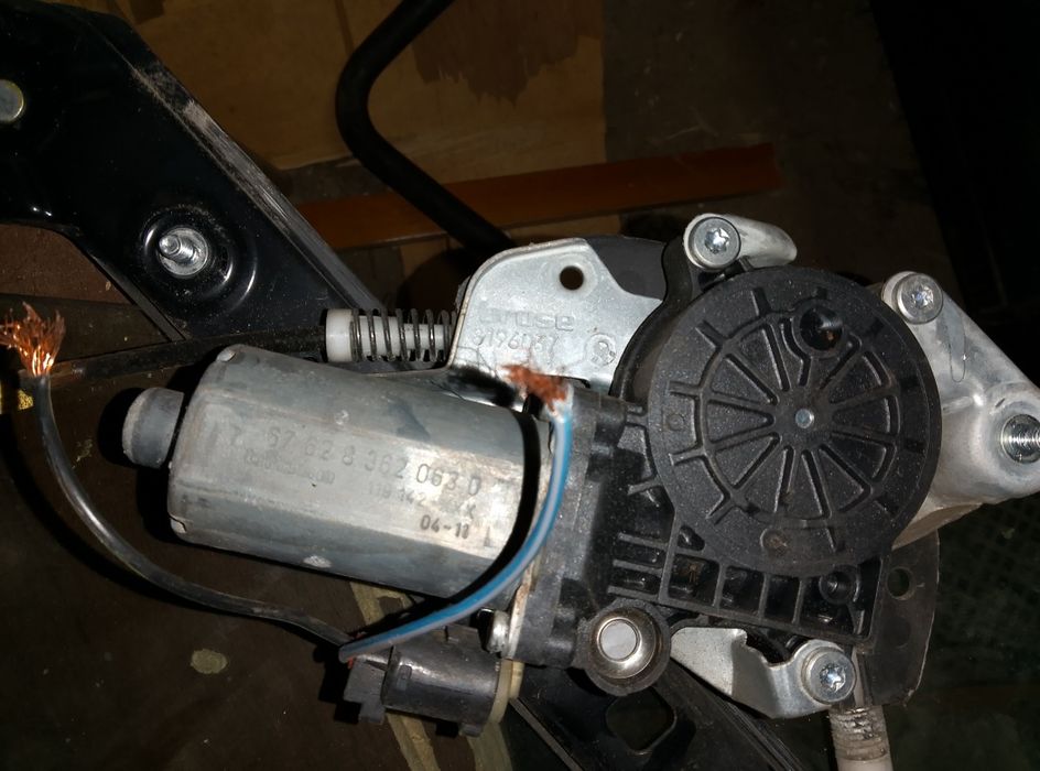 Vînd macara geam fata BMW e 46