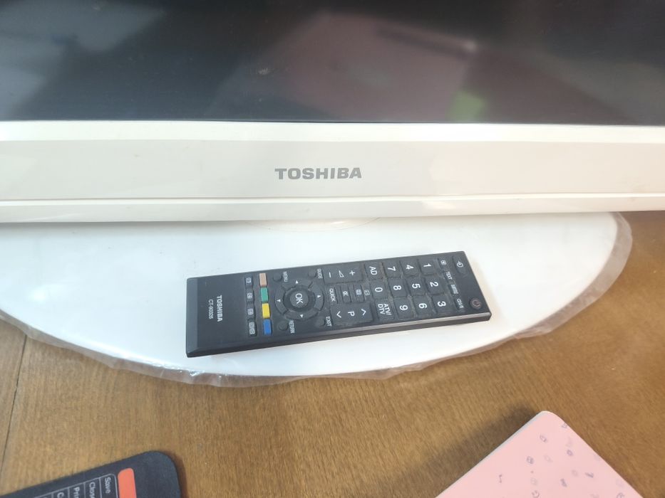 Телевизор 32" работещ