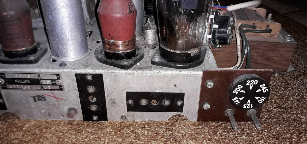 Шаси от радио Phillips 470A