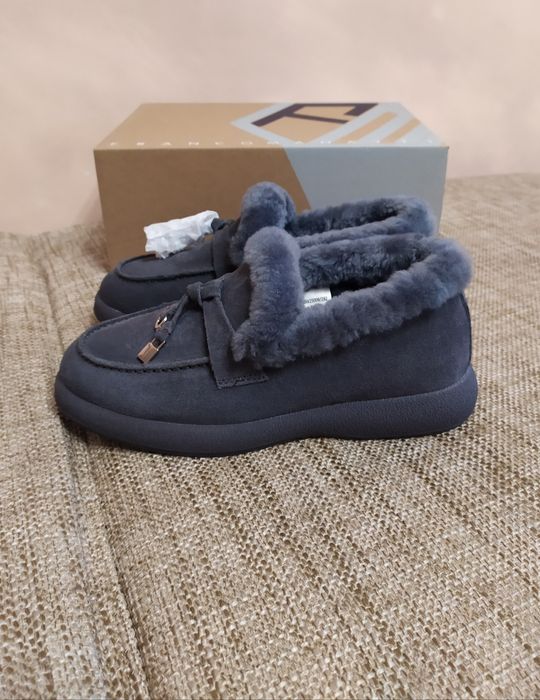 Новые модные шикарные ботинки