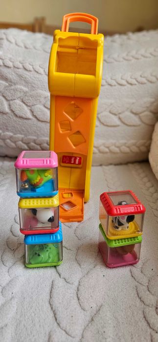 Музикален жираф на Fisher price с пет  кубчета