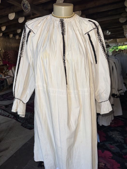 Costume poulare autentice