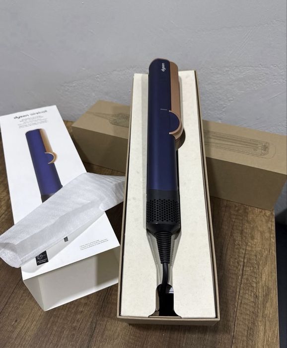 Чисто нова ! Дайсън преса за коса Dyson Airstrait