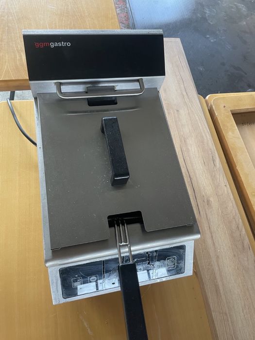 Продавам фритюрник ggm gastro