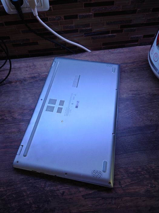 Asus Vivibook 17,3 inch• i5-11 TH gen• 512gb• 16gb ram se• Asus  X712E. Model 2022-2023