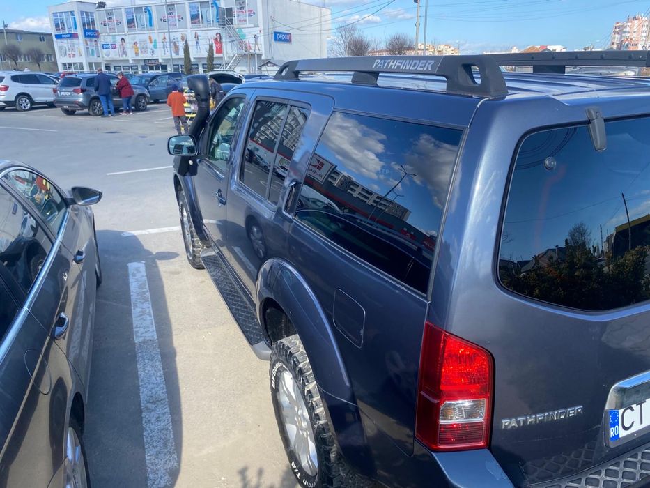 Vand Nissan Pathfinder sau schimb cu Duster
