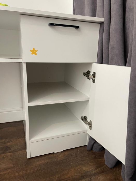 Стол белый ! Стол письменный с полками !