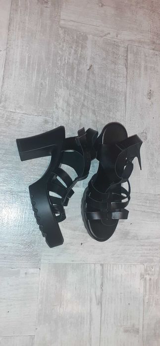 Sandale negre cu platforma si barete, mas 38