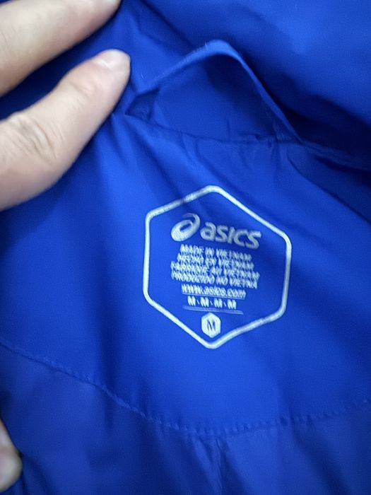 продам ветровку asics