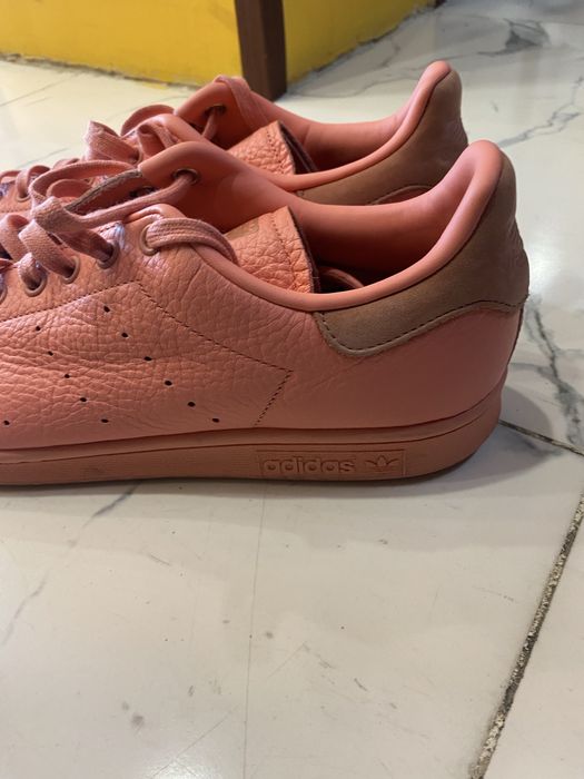 Продам красвоки оригинал адидас