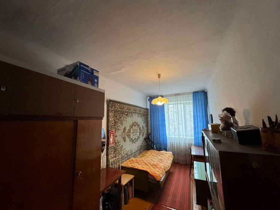 Продается  3-  комн квартира по адресу Царева  19