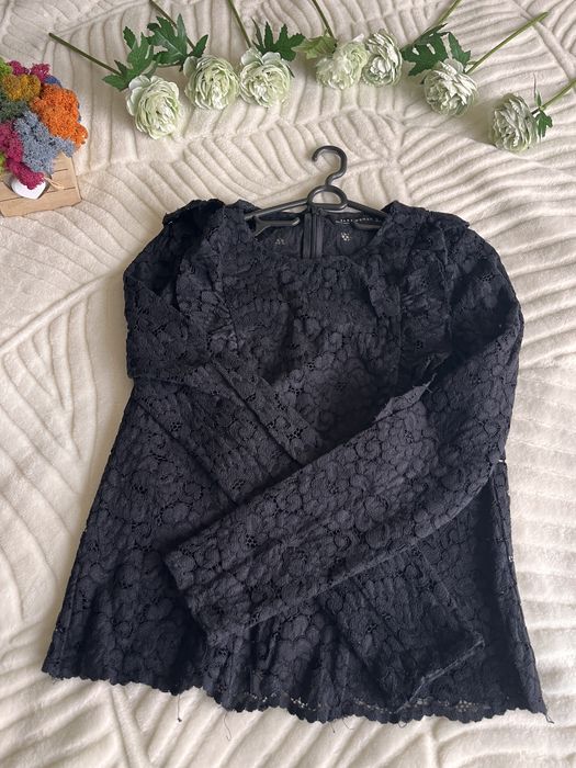 Черна дантелена блуза