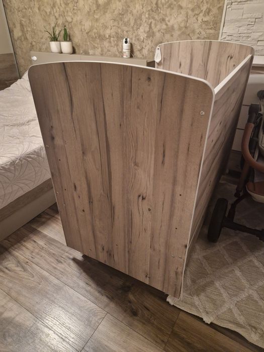 Бебешка кошара с люлеещ механизъм