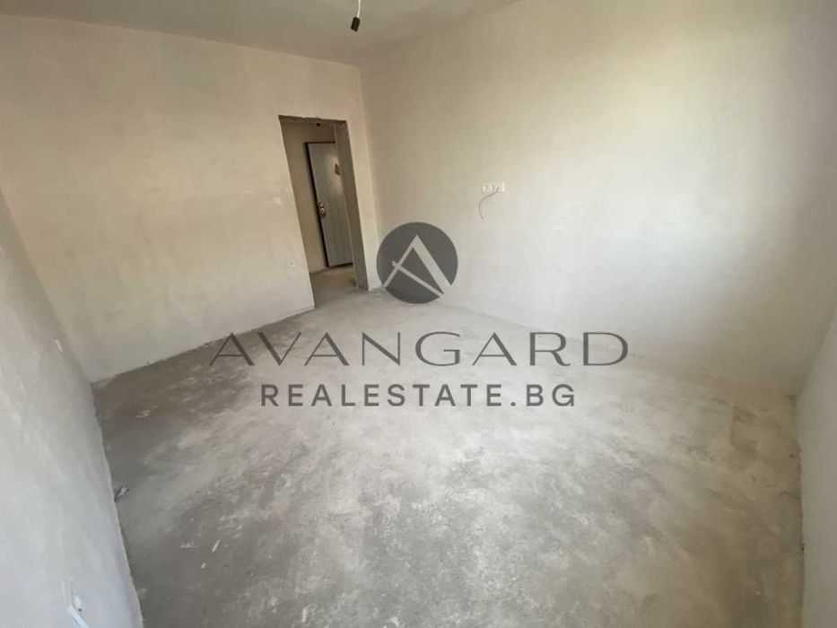 Продава се Четиристаен апартамент в Пловдив, Остромила - 161 кв.м за 1361 €/кв.м - Снимка #1