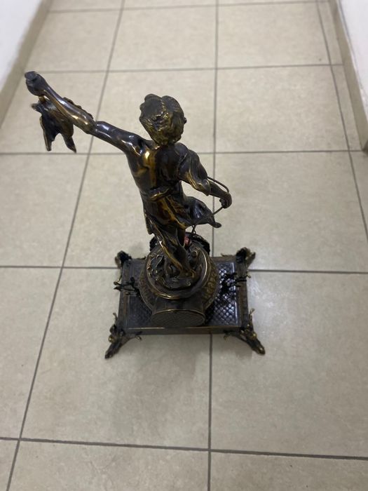 Бронзовые часы от испанского производителя Virtus