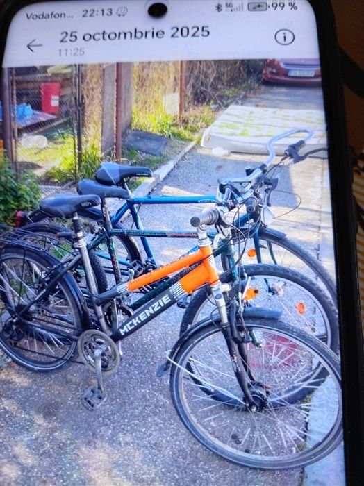 Vind patru biciclete doua au cadru din carbon