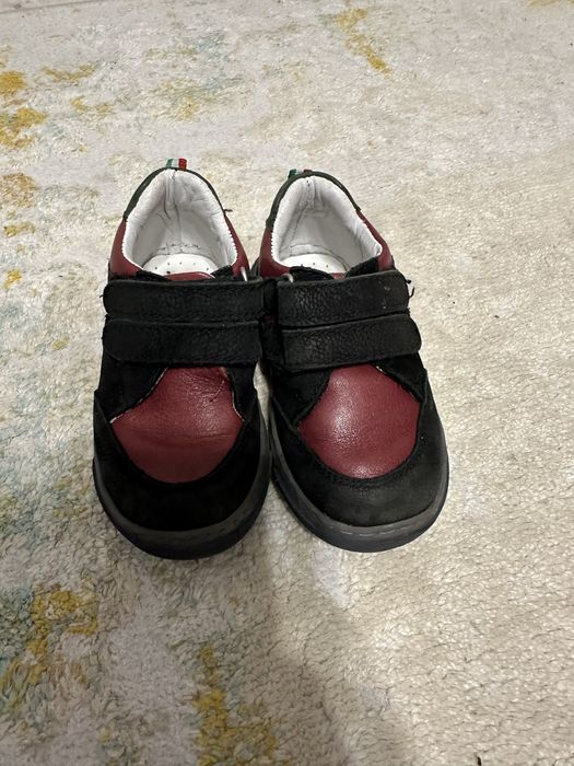 Продам детские кросовки