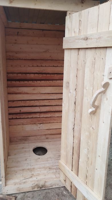 Продам деревянный туалет