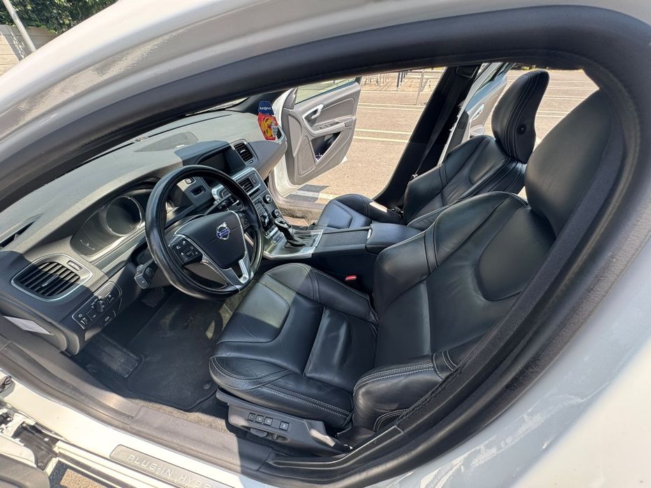 Volvo V60 Plug-in Hibrid 288 CP 2014