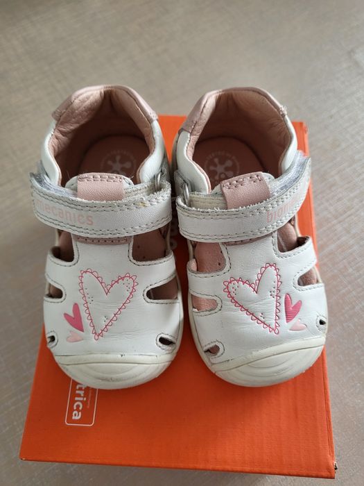 Сандали за прохождане