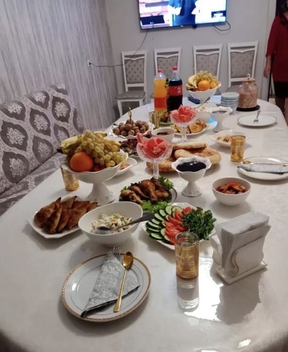 Продается обеденный комплект стол и стулья!