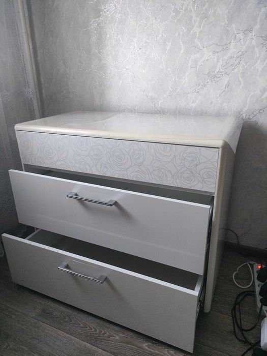 Продам срочно тумбу-комод