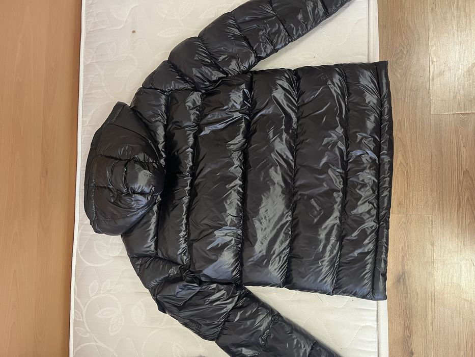 Ново яке Moncler Maya – размер L, черно