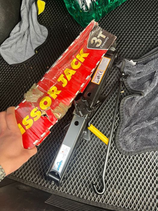 Домкрат 3 тонн новый