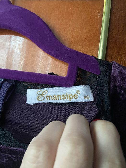 Платье бархатное фиолетовое