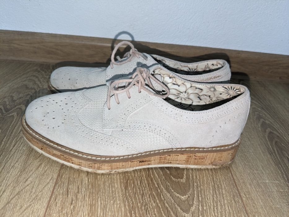 Papuci eleganți de femei