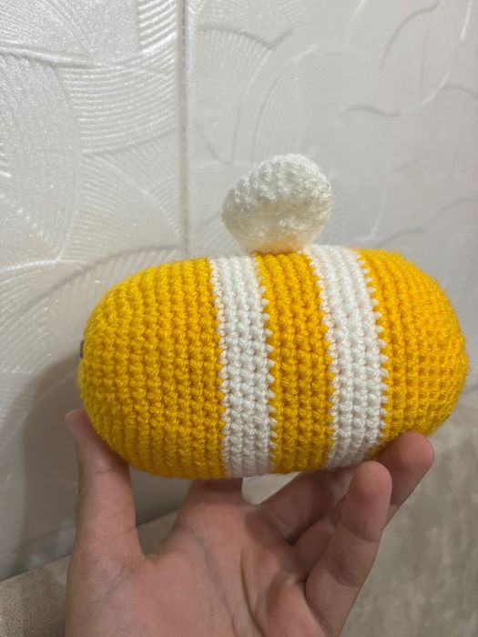 Плетена играчка пчеличка