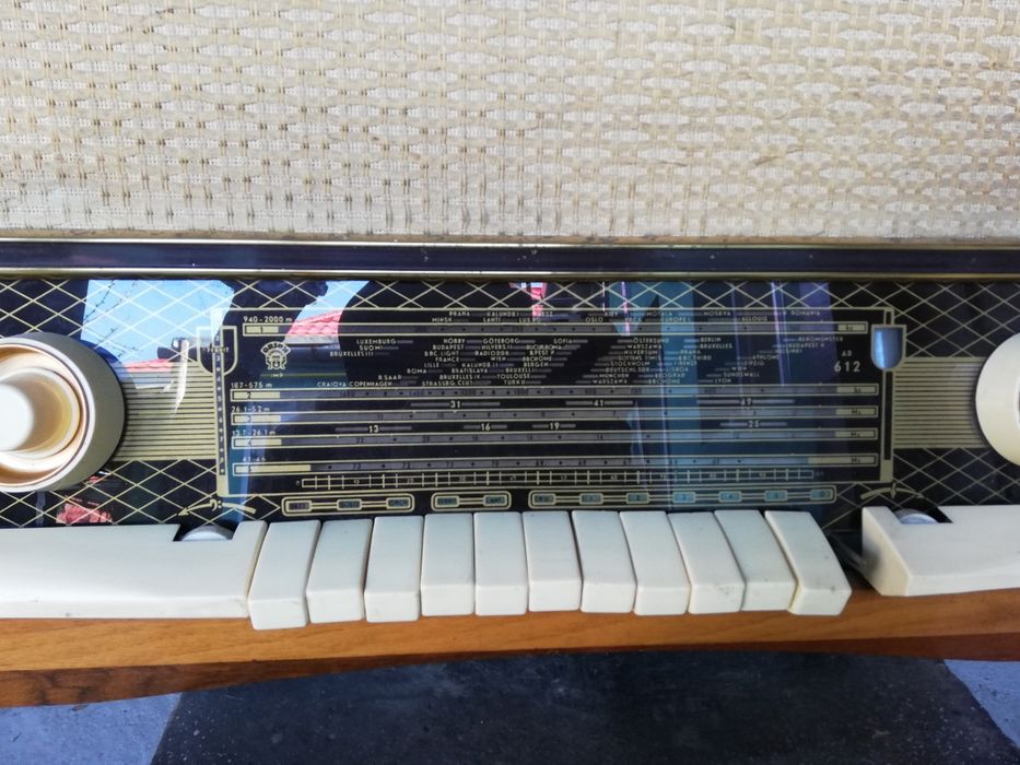 Vând radio vechi Model Orion nefunctional