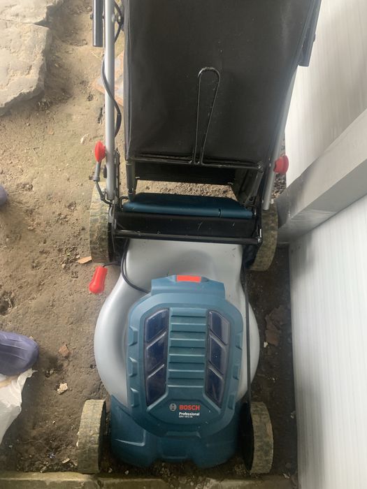 Masina de tuns iarba bosch  18 V