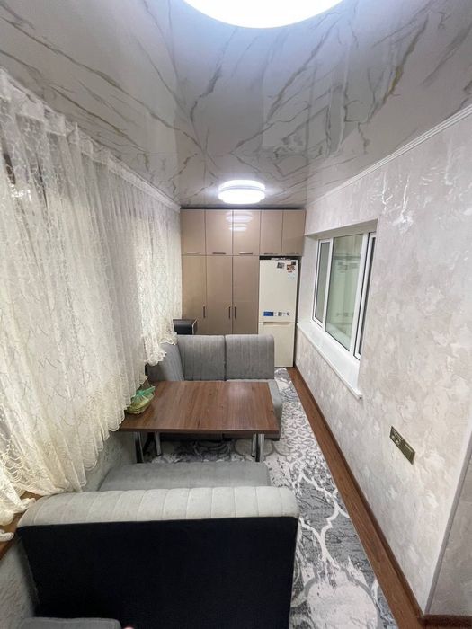 Срочно Узимизни уй сотилади  Яккасарой Мукимий 4/2/4 этаж  2та балкон