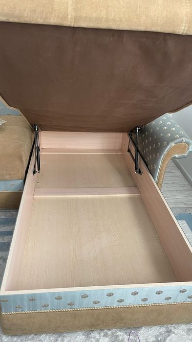 Большой диван длина почти 330