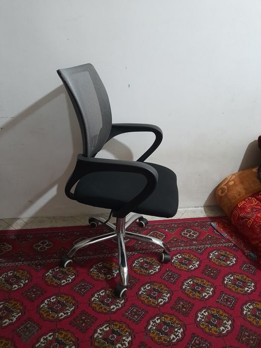 Продаются офисное кресло в рабочем состоянии.