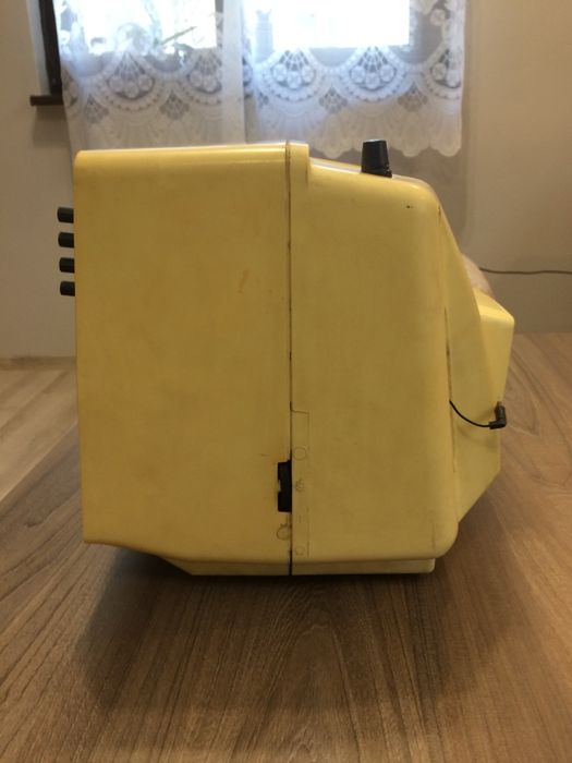 Портативен телевизор "JUNOSZT - 402BC-2" - чернобял