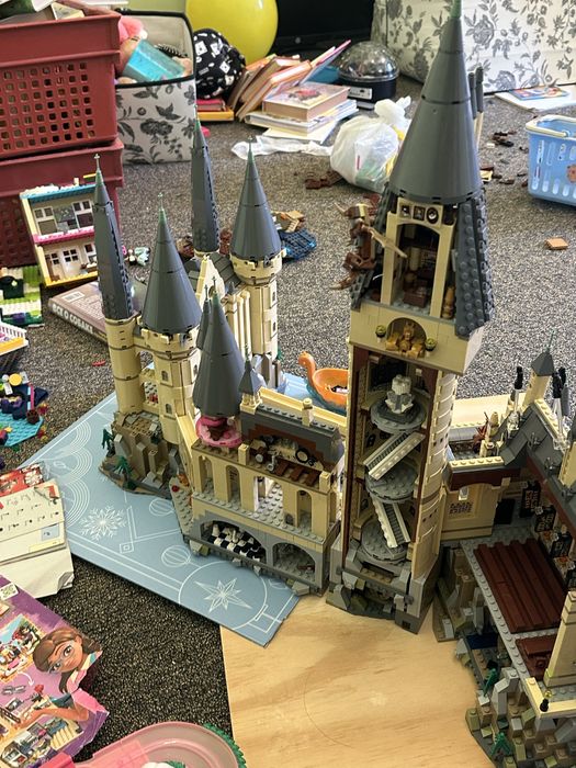 Продам замок Хогвардс ( 71043 ОРИГИНАЛ)